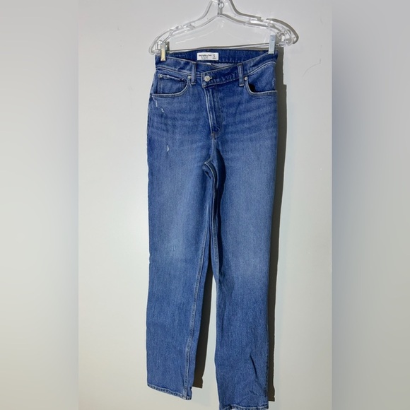 Abercrombie & Fitch Denim - Abercrombie and Fitch 90s straight ultra high rise jeans size 27/4 medium wash